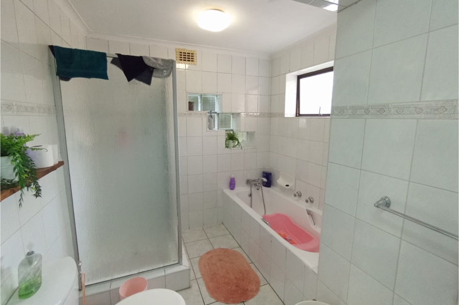 4 Bedroom Property for Sale in Ridgeworth Western Cape